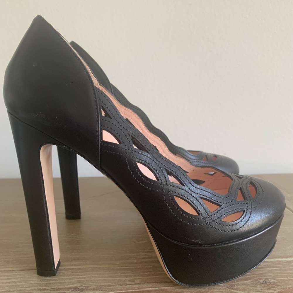 SZ 38 US 7.5 Red V Valentino Vintage Black 5” Heels - Picture 2 of 11